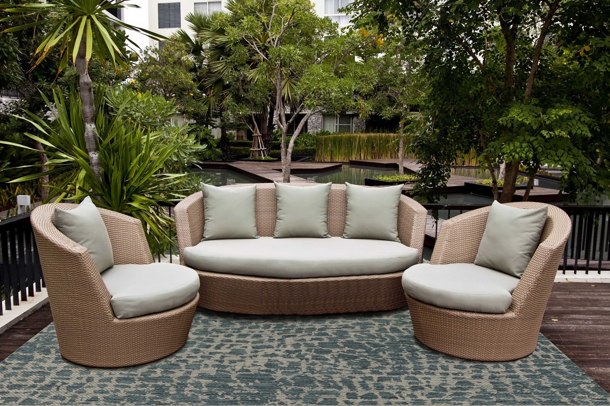 Teal Round Indoor-Outdoor Rug