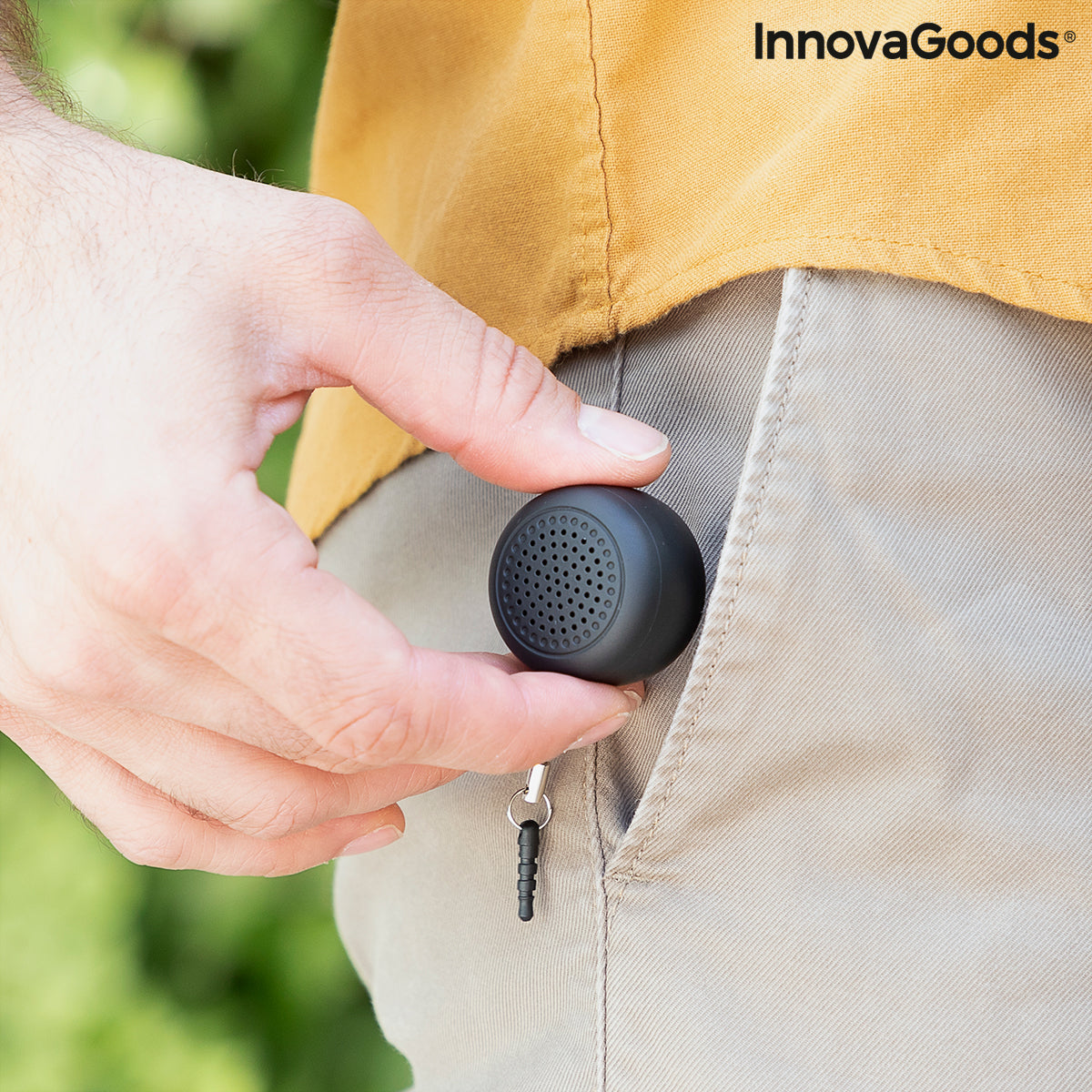 Miund Portable Bluetooth Speaker with Selfie Remote
