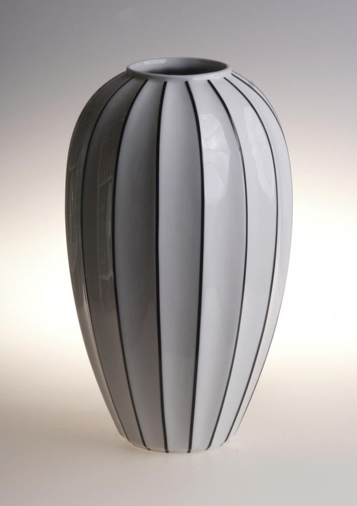 Round Stripe Porcelain Flower Vase