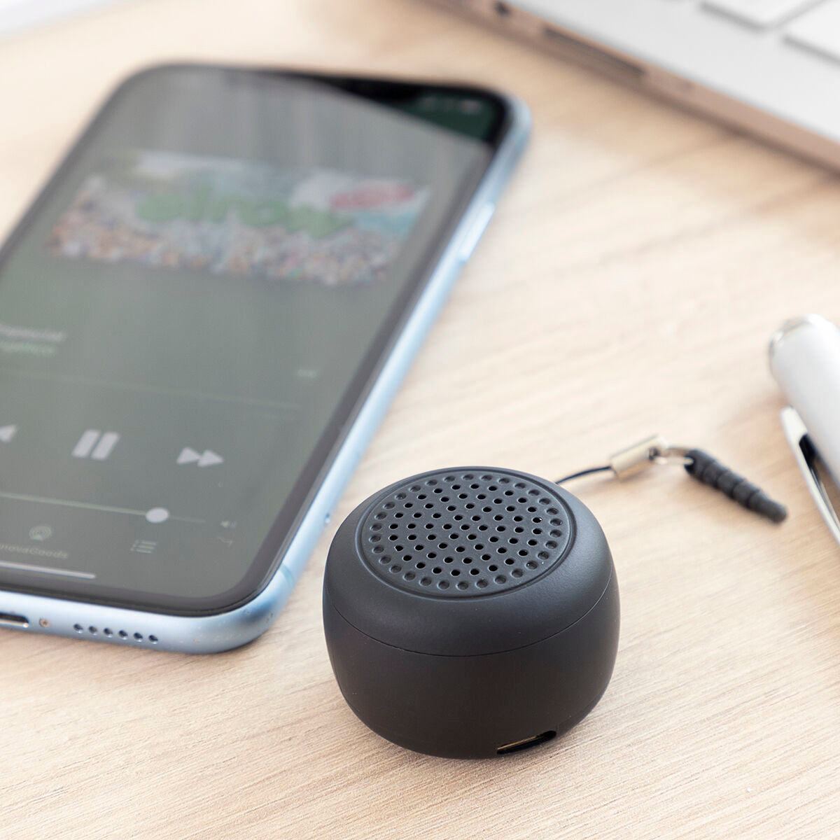Miund Portable Bluetooth Speaker with Selfie Remote
