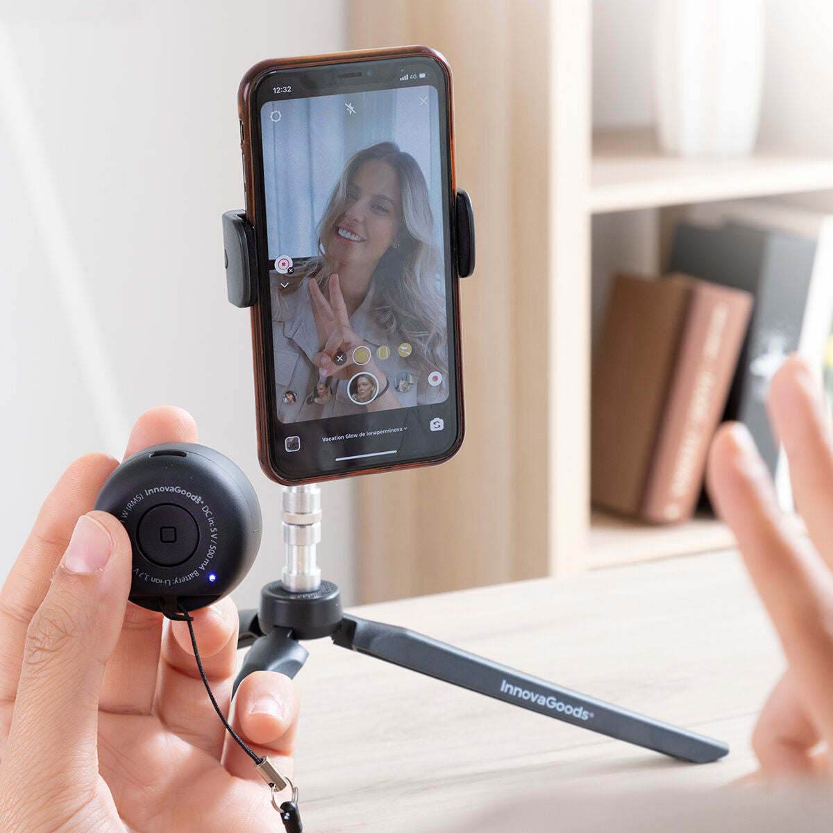 Miund Portable Bluetooth Speaker with Selfie Remote