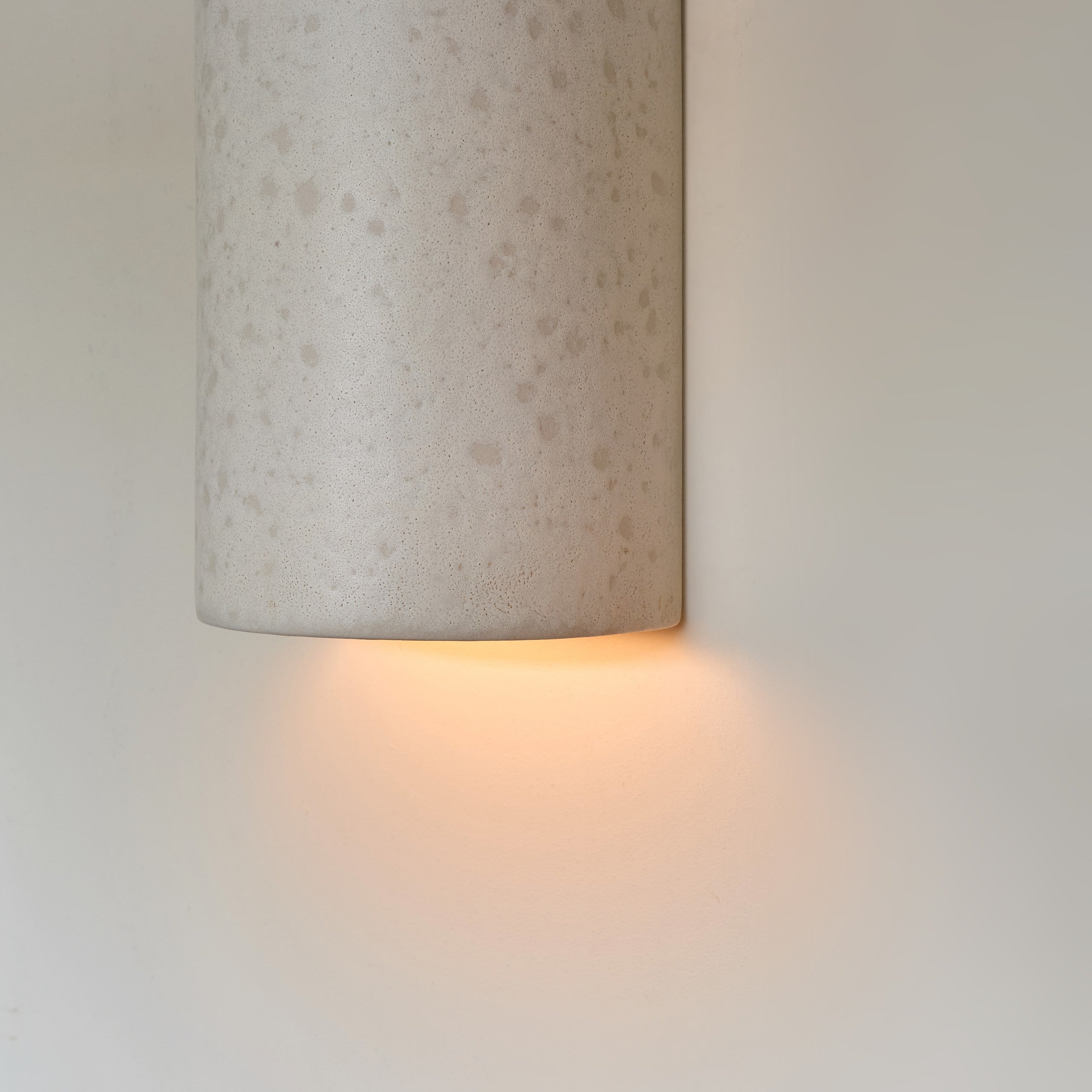 Ceramic wall light CURVE - Raw White