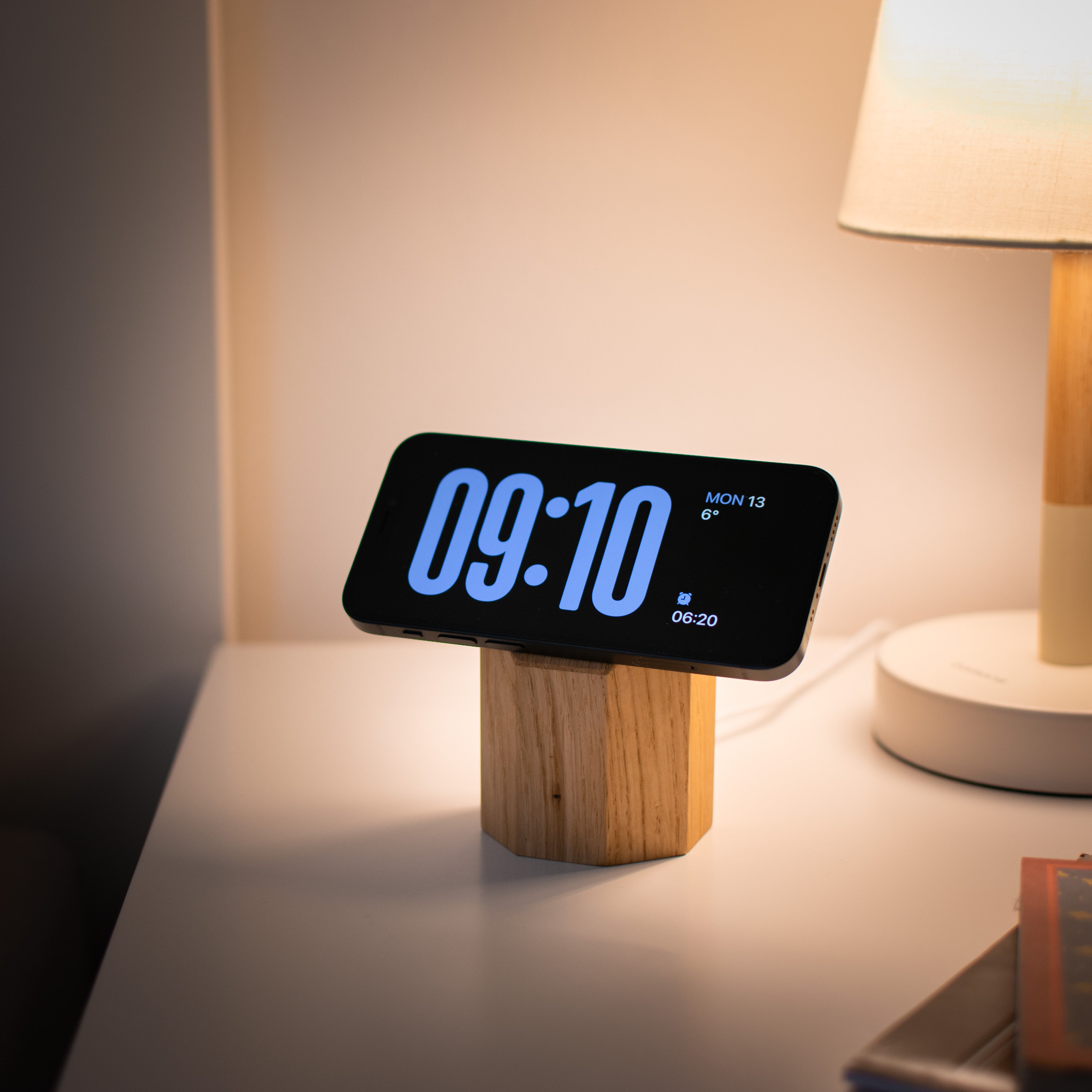 Wooden MagSafe Wireless Charger — Qi2 25W