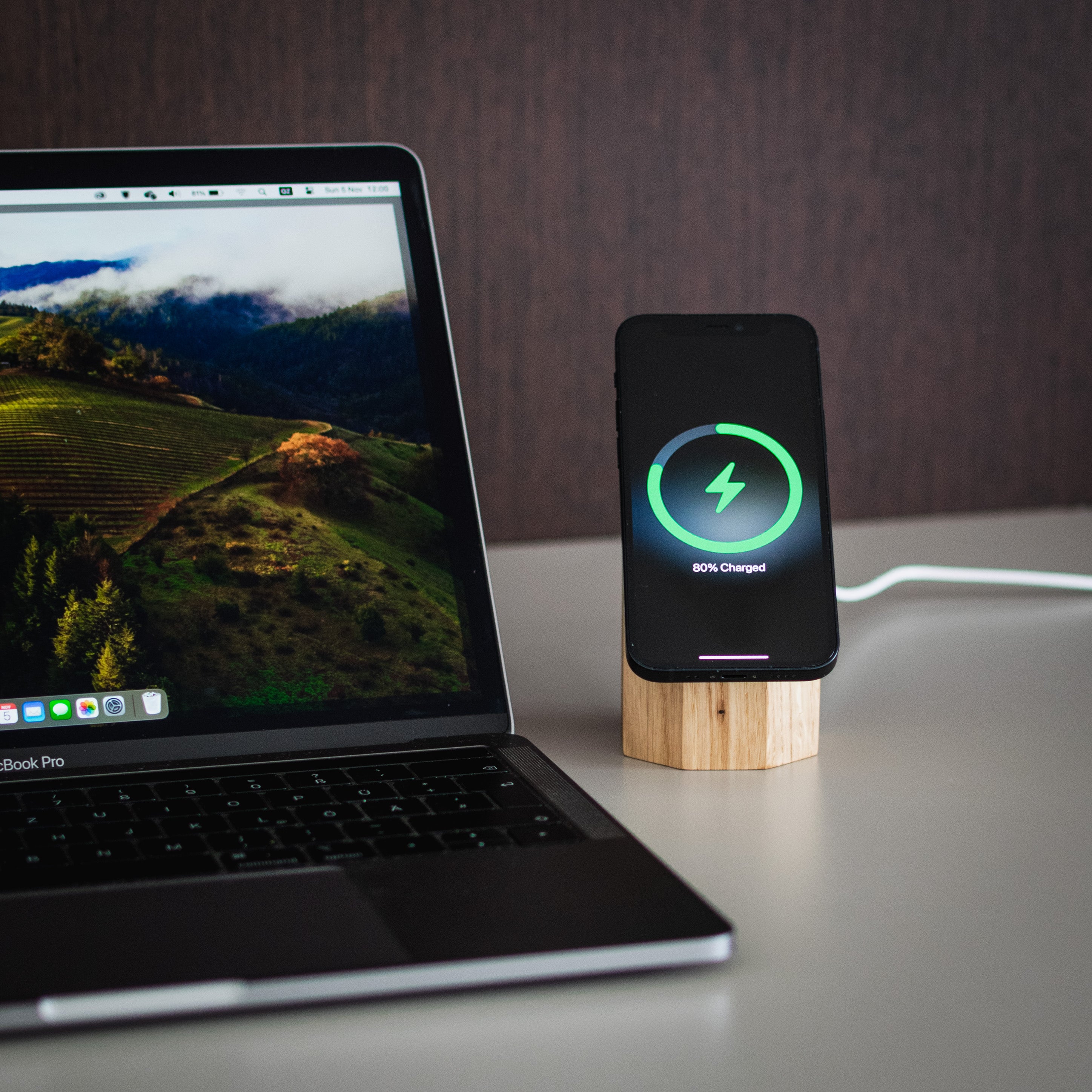 Wooden MagSafe Wireless Charger — Qi2 25W